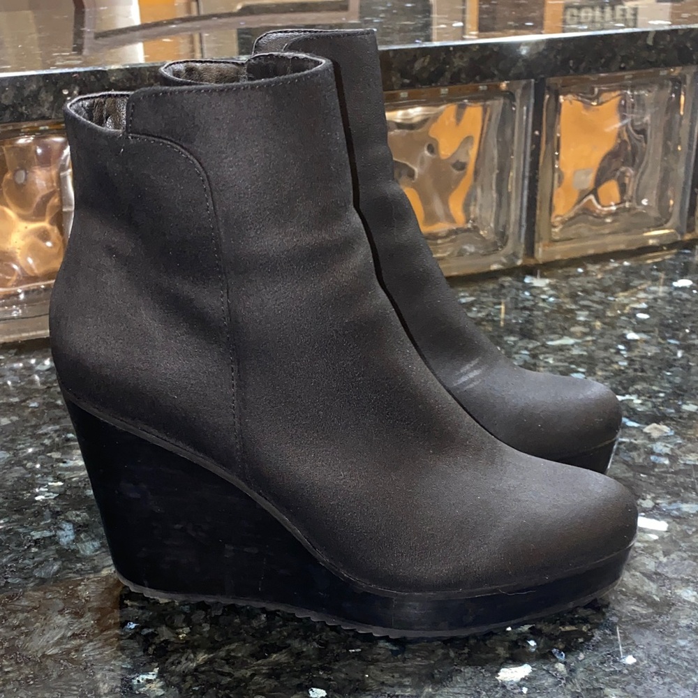 Volatile Black Wedge Ankle Boots Size 6.5